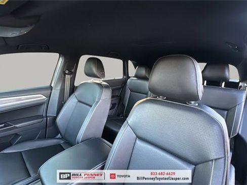 Used 2020 Volkswagen Atlas Cross Sport SE w/ Towing Package image 12