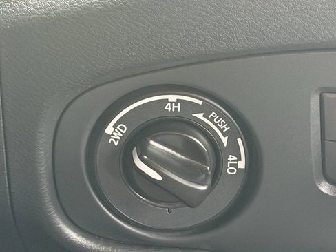 Used 2023 Nissan Frontier PRO-4X w/ Pro Convenience Package AWD/4WD image 34