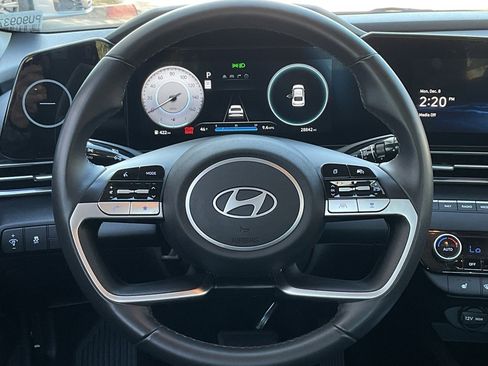 Used 2025 Hyundai Elantra SEL image 22