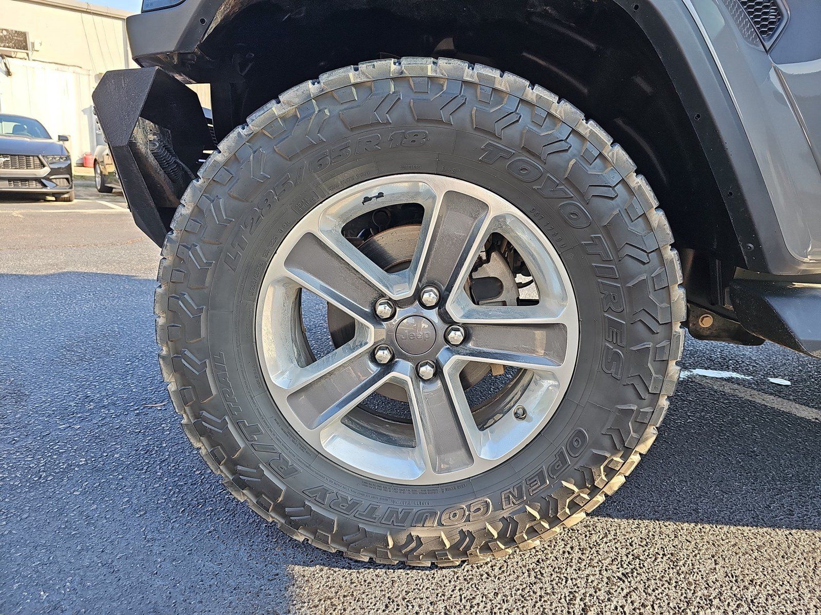 Used 2018 Jeep Wrangler Unlimited Sahara AWD/4WD image 33