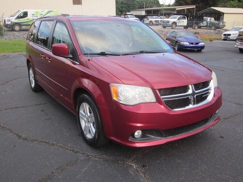 Used 2011 Dodge Grand Caravan Crew w/ Entertainment Group 1 FWD image 4