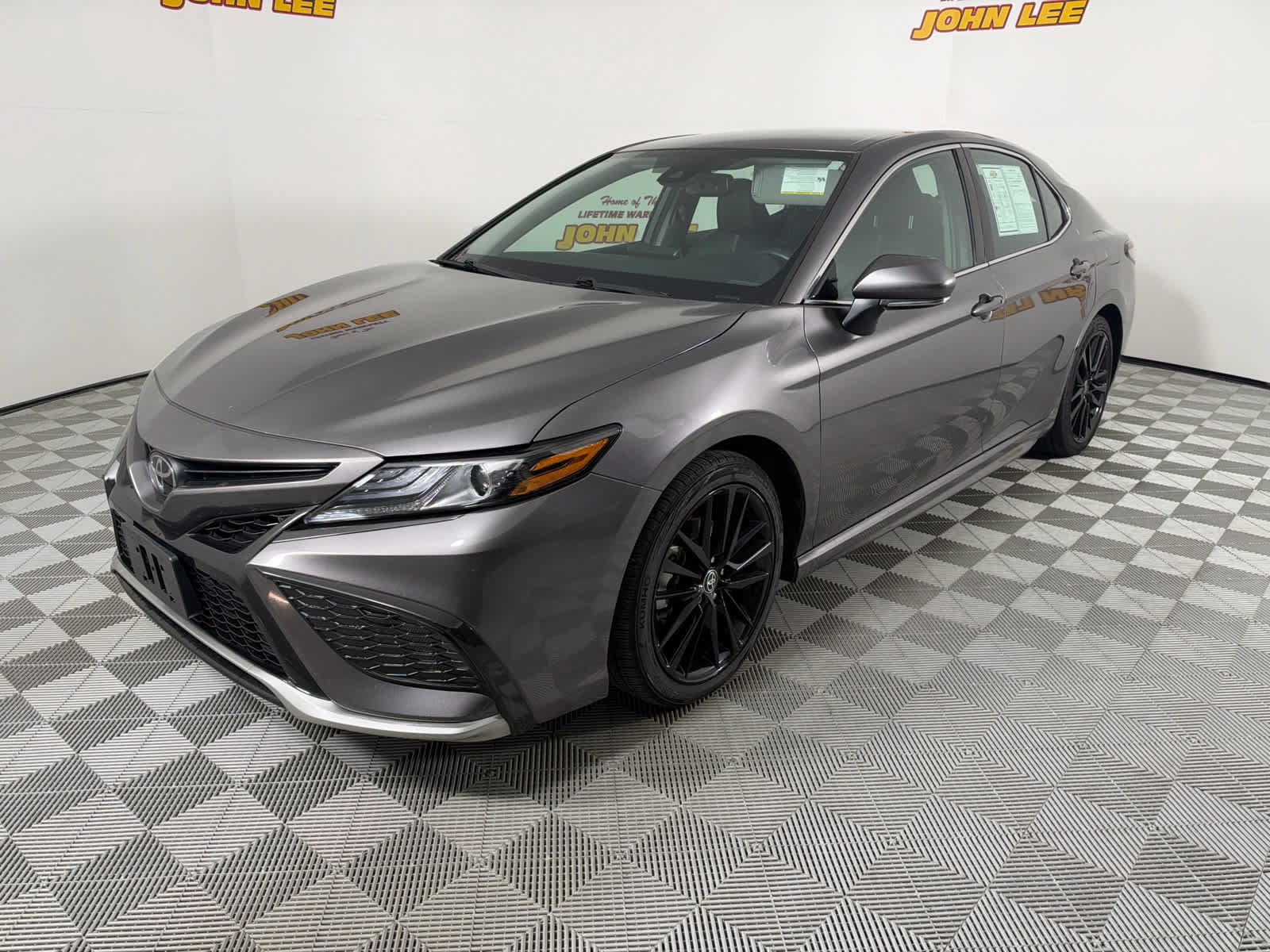 Used 2024 Toyota Camry XSE FWD image 1