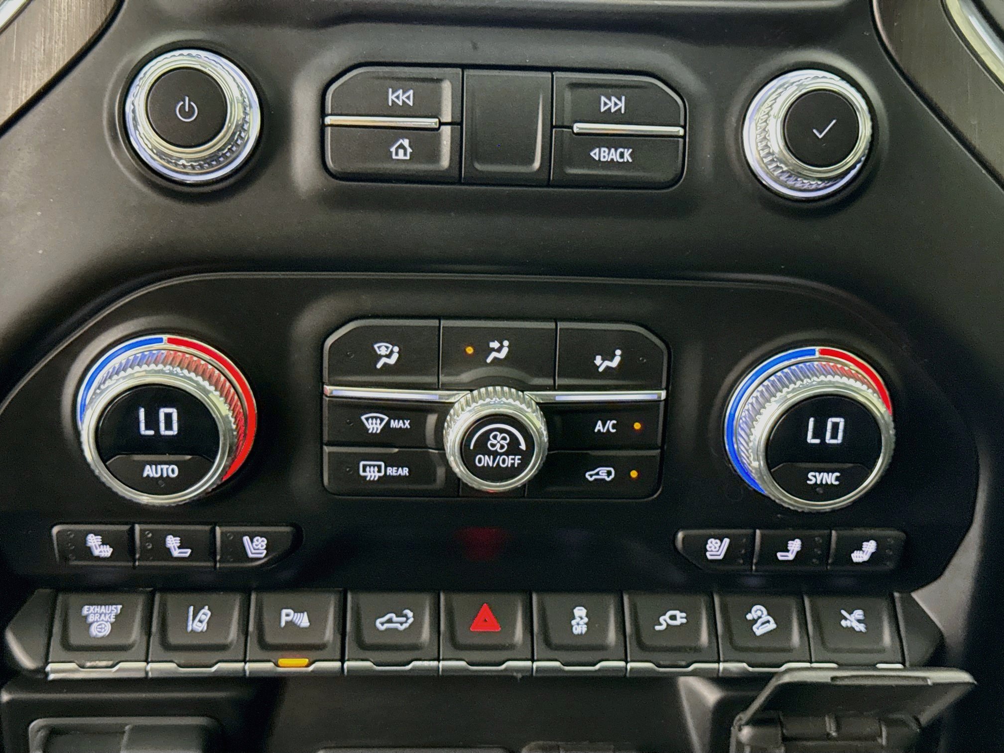 Used 2023 GMC Sierra 2500 AT4 w/ AT4 Premium Plus Package AWD/4WD image 18