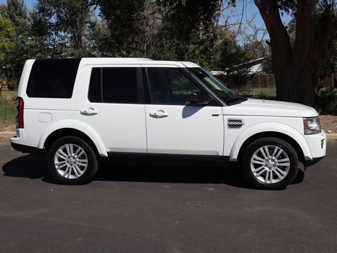 Used 2016 Land Rover LR4 HSE LUX AWD/4WD image 3