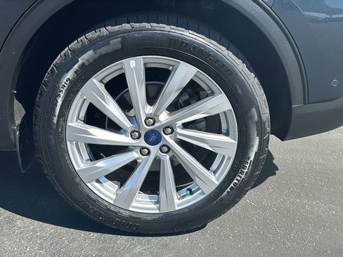 Certified 2022 Ford Escape Titanium w/ Titanium Elite Package AWD/4WD image 8