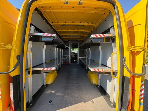 Used 2021 Mercedes-Benz Sprinter 2500 image 19