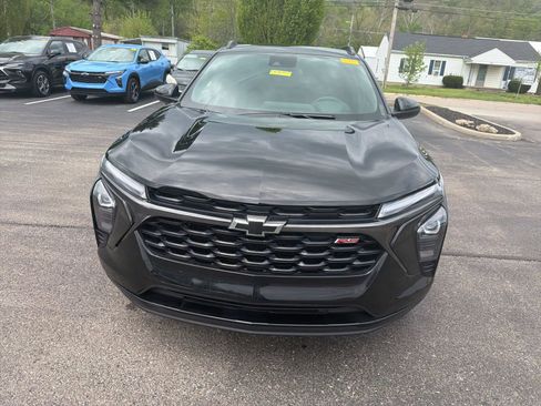 Used 2024 Chevrolet Trax RS w/ Driver Confidence Package image 8