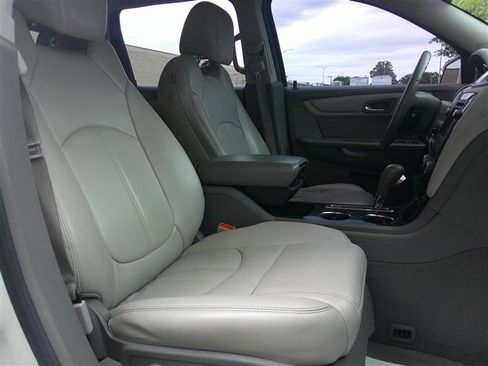 Used 2015 Chevrolet Traverse LT FWD image 23