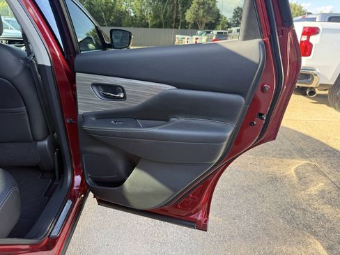 Used 2015 Nissan Murano Platinum FWD image 16