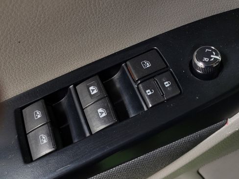 Used 2018 Toyota Highlander LE image 27