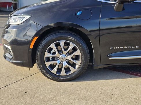 Used 2021 Chrysler Pacifica Pinnacle image 8