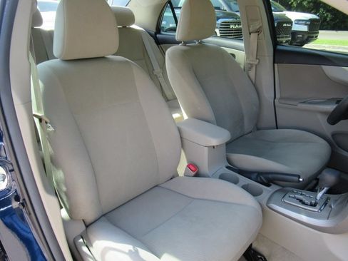 Used 2013 Toyota Corolla LE FWD image 9