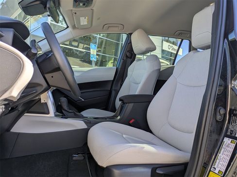 Used 2023 Toyota Corolla Cross L image 2