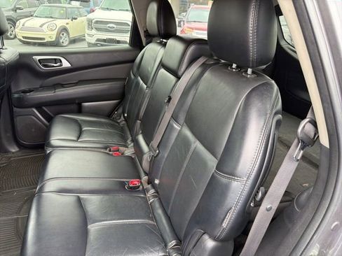 Used 2018 Nissan Pathfinder SL w/ SL Premium Package FWD image 6