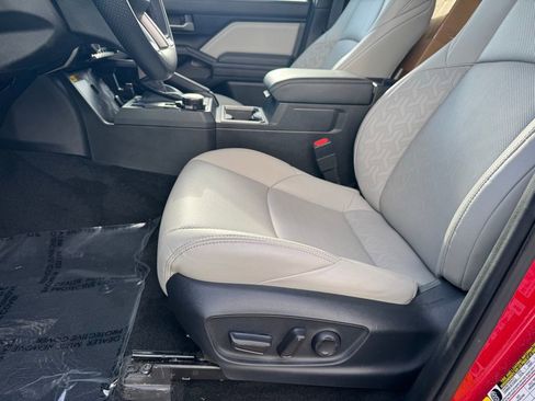 Certified 2025 Toyota Tacoma Limited AWD/4WD image 5