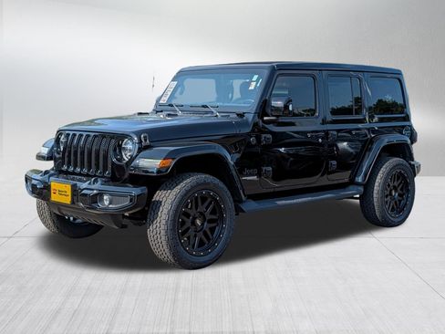 Used 2022 Jeep Wrangler Unlimited Sahara AWD/4WD image 3