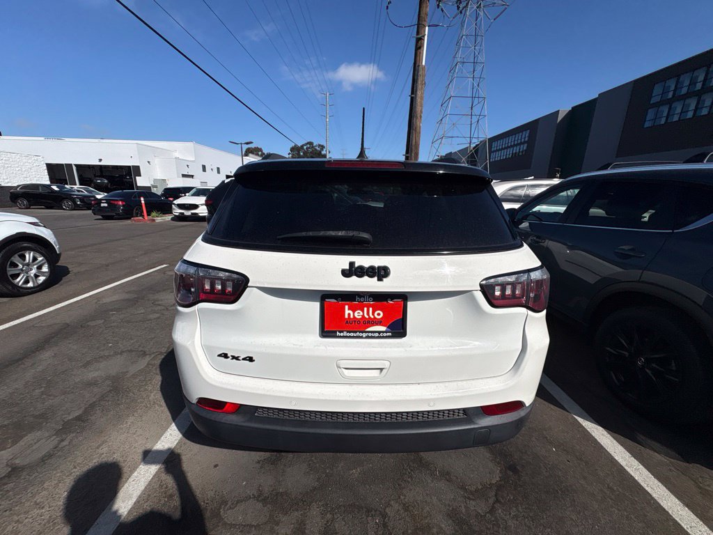 Used 2018 Jeep Compass Latitude w/ Popular Equipment Group AWD/4WD image 6