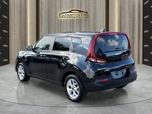 Used 2022 Kia Soul LX w/ Technology Package image 5