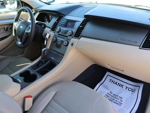 Used 2019 Ford Taurus SE image 11