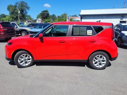 Certified 2024 Kia Soul LX w/ Option Group 015 FWD image 2