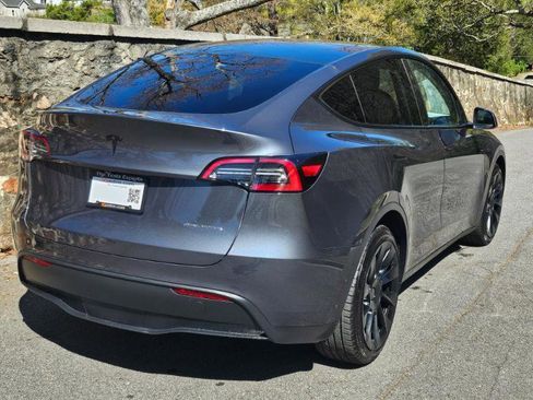 Used 2023 Tesla Model Y Long Range image 11