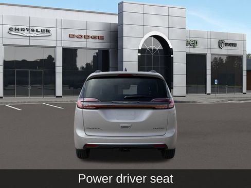 New 2026 Chrysler Pacifica Limited w/ Trailer Tow Group image 8
