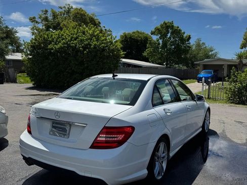 Used 2013 Mercedes-Benz C 250 Sedan image 3