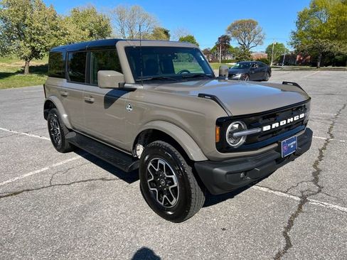 Used 2025 Ford Bronco Outer Banks AWD/4WD image 1