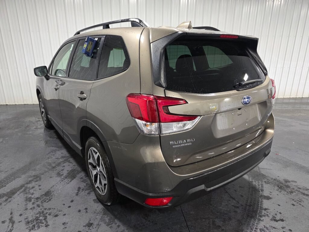 Used 2021 Subaru Forester Premium AWD/4WD image 3