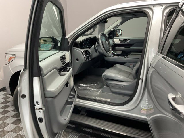 Used 2019 Lincoln Navigator Reserve AWD/4WD image 14