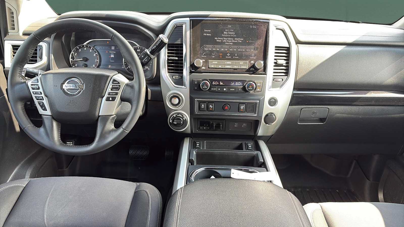 Used 2021 Nissan Titan SV w/ SV Convenience Package AWD/4WD image 17