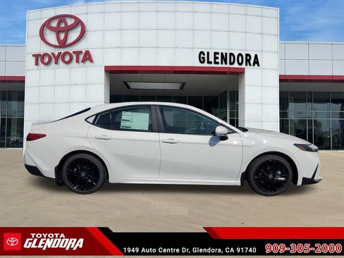 New 2026 Toyota Camry SE w/ Convenience Package FWD image 2