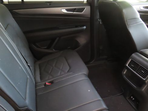 Used 2024 Volkswagen Atlas Cross Sport SE FWD image 24