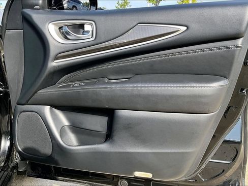 Certified 2019 INFINITI QX60 Luxe w/ Essential Package AWD/4WD image 24