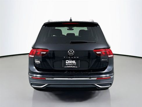 Used 2024 Volkswagen Tiguan SE AWD/4WD image 12