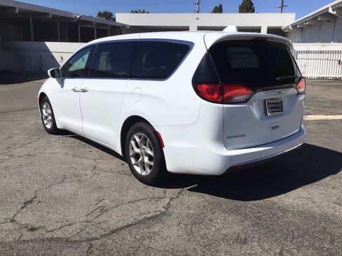 Used 2019 Chrysler Pacifica Touring Plus w/ Tire & Wheel Group image 3