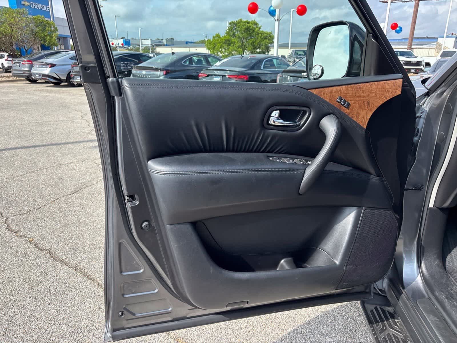 Used 2023 Nissan Armada SL w/ Captain's Chairs Package AWD/4WD image 10