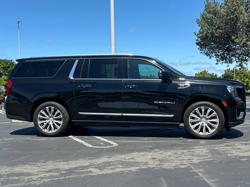 Used 2023 GMC Yukon XL Denali w/ Denali Reserve Package AWD/4WD image 3