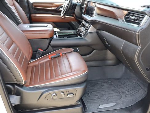 Used 2023 GMC Yukon Denali Ultimate AWD/4WD image 18