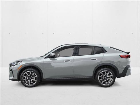 Used 2026 BMW X2 xDrive28i AWD/4WD image 3