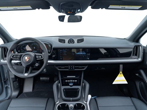 Certified 2026 Porsche Cayenne AWD/4WD image 18