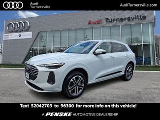 Used 2025 Audi Q5 Premium w/ 19" Wheel Package AWD/4WD video 1