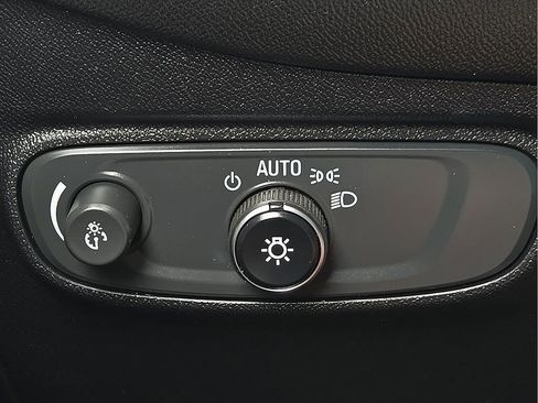 Used 2019 Chevrolet Equinox LS FWD image 18