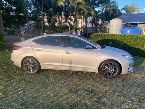 Used 2019 Hyundai Elantra Limited w/ Cargo Package FWD image 8