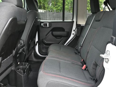 Used 2025 Jeep Wrangler Unlimited Rubicon AWD/4WD image 15