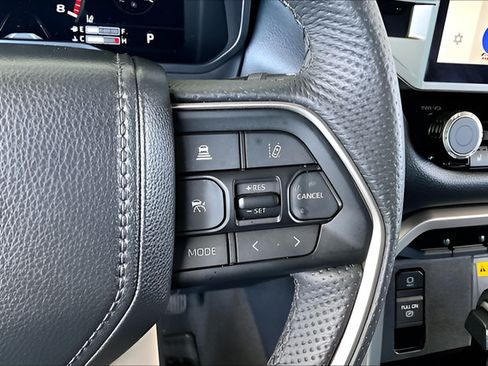 Used 2025 Toyota Tundra Limited AWD/4WD image 11