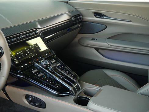 New 2026 Aston Martin V8 Vantage S RWD image 10