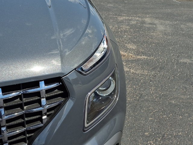 Used 2025 Hyundai Venue SEL FWD image 9