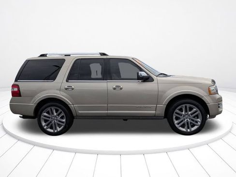 Used 2017 Ford Expedition Platinum RWD image 2