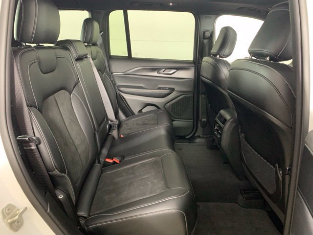Used 2023 Jeep Grand Cherokee Altitude AWD/4WD image 22